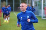 ФОТО. Цыганков одел собаку в футболку Динамо