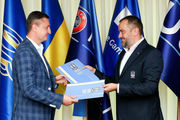 ARBER – офіційний діловий одяг українського футболу