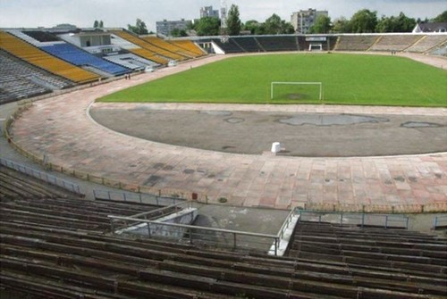 Стадіон, так стадіон. Як виглядає найгірша арена України: нема й туалетів