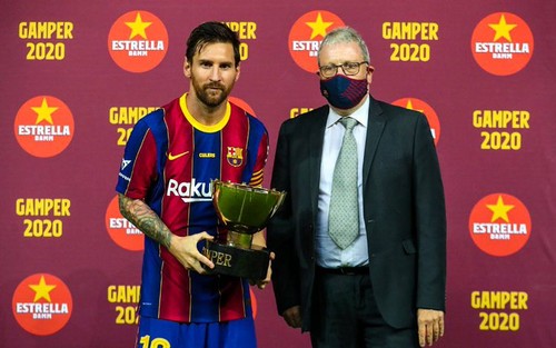 ВІДЕО. Барселона виграла Кубок Ґампера. Мессі отримав трофей