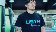 ФОТО. Усик подписал контракт на бой с Чисорой