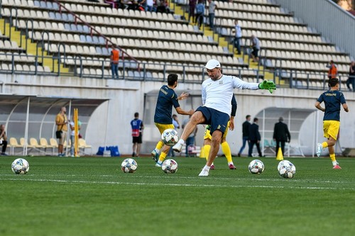 Віталій РЕВА: «Досвідчені воротарі швидше вийдуть з піке, ніж молоді»