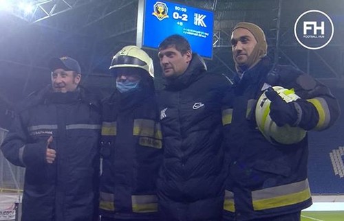 ФОТО. Селезнев после матча против Днепра-1 сфотографировался с пожарными