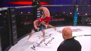 ВІДЕО. Вбивчий нокаут коліном в голову на Bellator 252