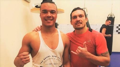 Британский боксер рассказал о работе с Усиком в тренировочном лагере