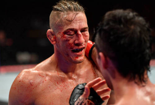 Кровь на UFC 249. Луке брутально нокаутировал Прайса
