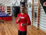 ФОТО. Постол прилетів в Лос-Анджелес для підготовки до бою з Раміресом