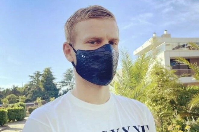 Российский футболист купил маску из крокодиловой кожи за 400 евро