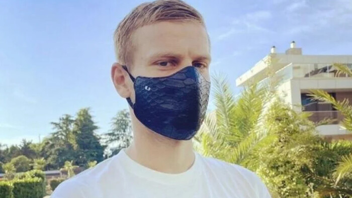 Російський футболіст купив маску з крокодилової шкіри за 400 євро