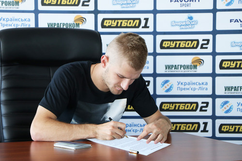 Мирошниченко подписал новый контракт с Александрией