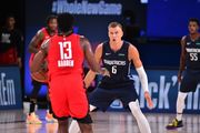 НБА. Сакраменто проиграл Сан-Антонио, Лэнь не играл