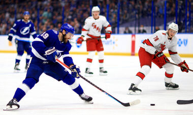 НХЛ. 10 шайб Тампи і Кароліни, Айлендерс обіграли Бостон