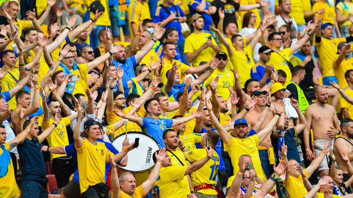 ВІДЕО [18+]. Як фанати України виконали хіт про лідера країни-окупанта