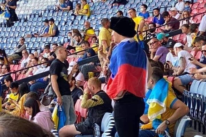ВИДЕО. В секторе фанатов Украины избит болельщик с российским флагом