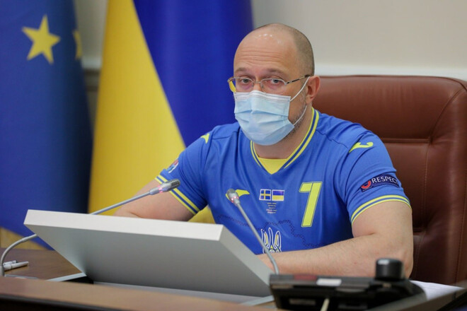 ФОТО. Кабмин провел заседание в новой форме сборной Украины