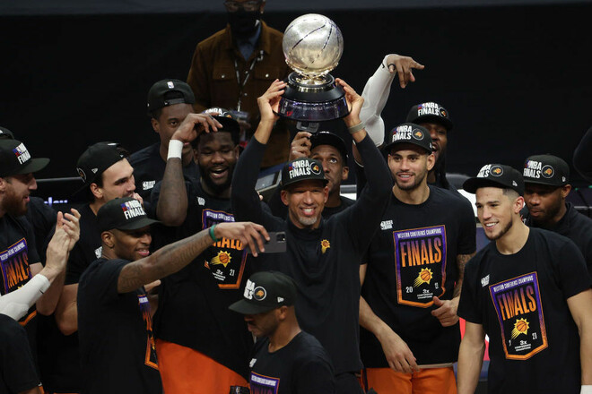 Финикс впервые за 28 лет вышел в финал НБА