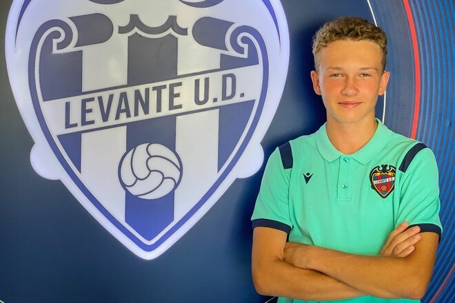 ФОТО. 14-летний украинец подписал контракт с испанским Леванте