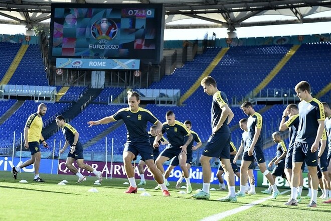 ФОТО. Збірна України прогулялася Римом перед матчем з Англією