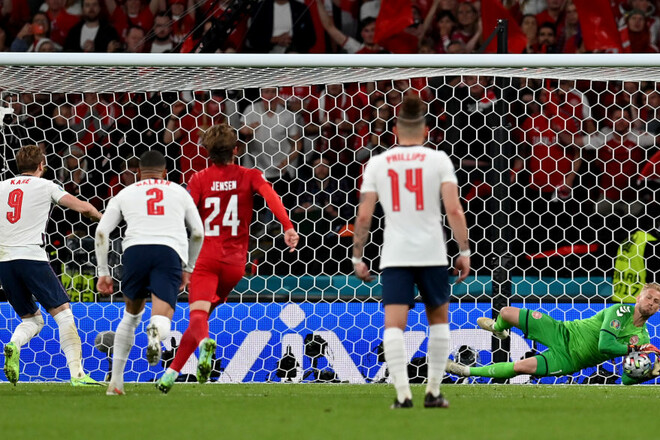 Александр ДЕНИСОВ: «Пенальти в ворота Дании подмочил репутацию Евро-2020»