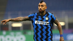 Интер может расторгнуть контракты с Видалем и Наингголаном