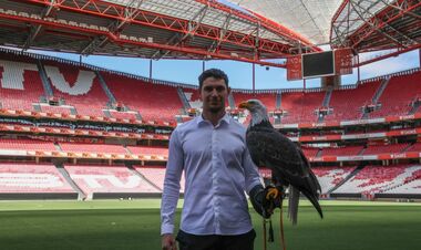 ФОТО. Яремчук визначився з номером у Бенфіці