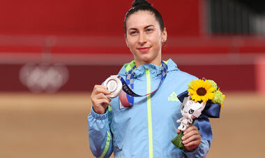 Срібло Старікової, Динамо перемогло Зорю, Аль-Айн не відпускає Реброва