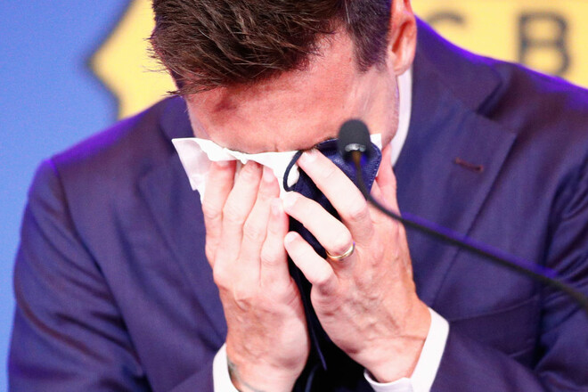 ВИДЕО. Месси заплакал во время прощальной пресс-конференции