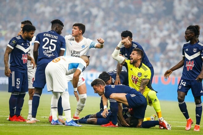ФОТО. Игрок Бордо потерял сознание прямо во время матча против Марселя
