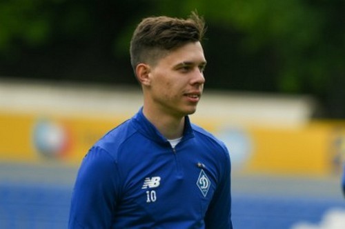 Динамо продлило контракт с украинским полузащитником