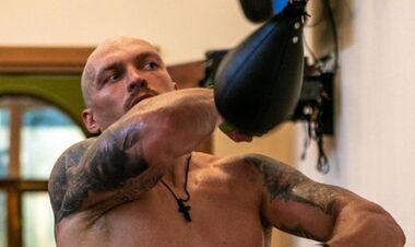 «Не бачу шансів для Усика». Хей впевнений, що Джошуа нокаутує українця