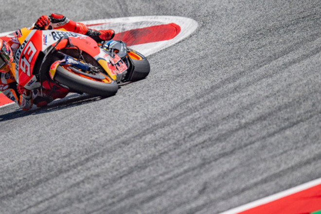 ВІДЕО. Гонщик MotoGP Маркес впав з мотоцикла на швидкості 270 км/год