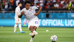 Челси попытается купить хавбека Севильи