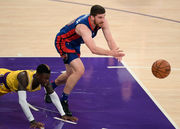 Михайлюк провів рекордні 39 хвилин, Детройт в овертаймі поступився Лейкерс