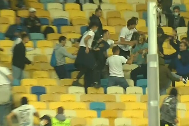 ВИДЕО. Фанаты Динамо устроили драку на стадионе