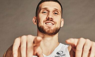 ФОТО. Торонто показав Михайлюка в своїй формі