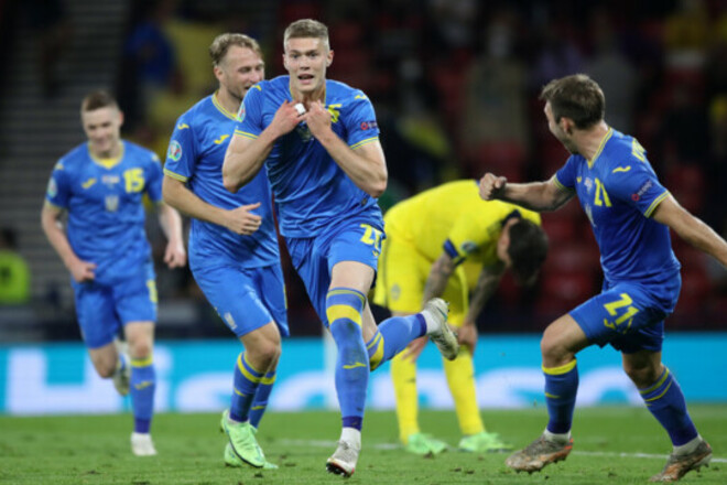 Олександр ДЕНИСОВ: «Довбик заново народився в матчі зі шведами на Євро»