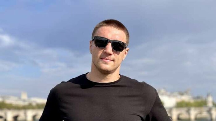 ФОТО. Известный украинский боксер побывал в гостях у Дракулы