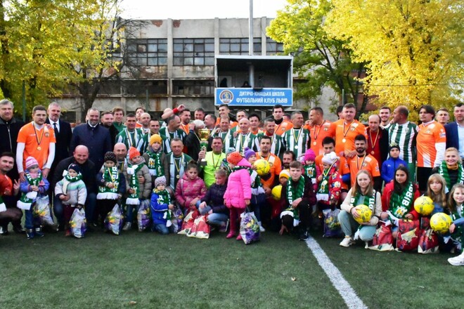 Ветерани Карпат перемогли в благодійному матчі за Кубок Львова