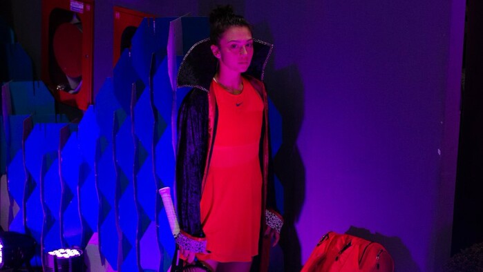 ФОТО. Румынская теннисистка выходит на матчи в Клуж-Напоке в образе Дракулы