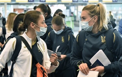 С надеждой выйти на Евро. Женская сборная Украины прибыла в Белфаст