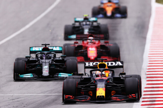 Формула-1 і спринтерські гонки, битва Ред Булла і Мерседеса за двигуни