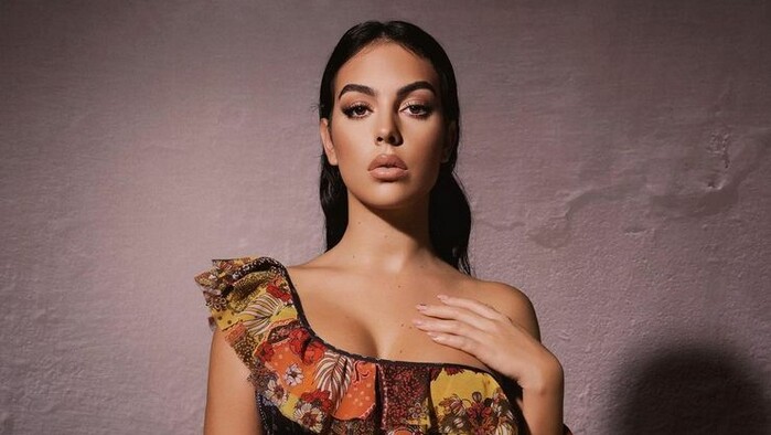 ФОТО. Невеста Роналду позирует в красивом купальнике