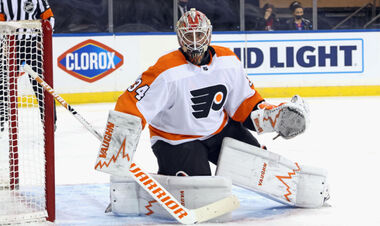 ВІДЕО. Воротар втратив ключку, але зупинив шайбу на лінії