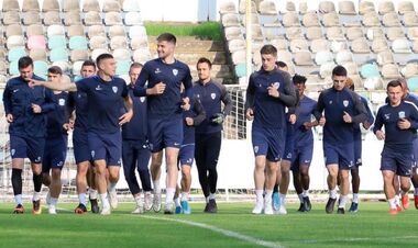 Игроки Миная закрылись в раздевалке и не хотят выходить на матч