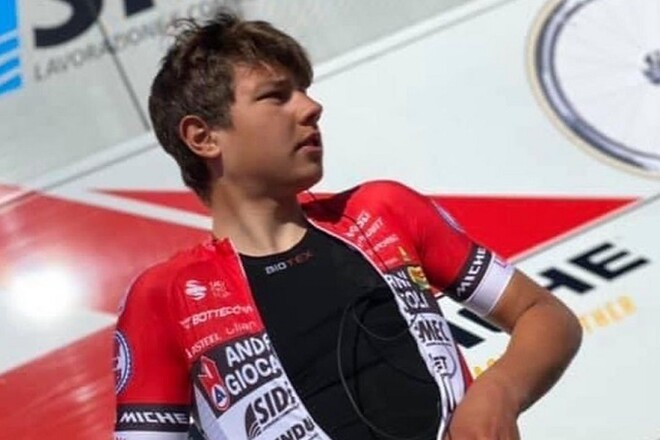 ВИДЕО. Украинский гонщик чудом спасся от падения на Джиро д’Италия