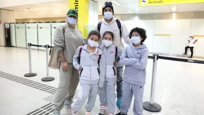 І знову 17 валіз! Дентіньо повернувся до Бразилії з сім'єю та пожитками