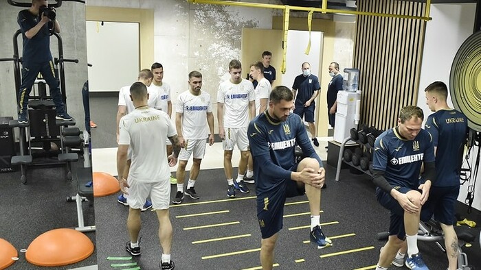 ФОТО. Як збірна України займається в тренажерному залі