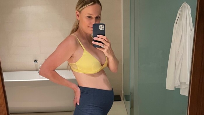 ВИДЕО. Все еще может. Беременная Возняцки взяла в руки ракетку