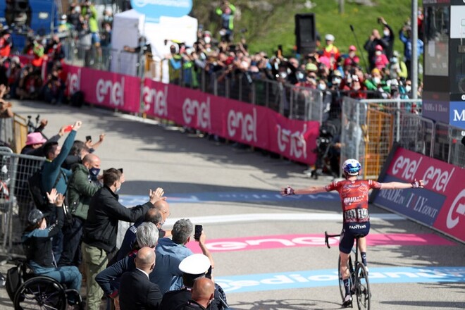 Джиро д'Італія. Перемога Дена Мартіна, криза Берналя