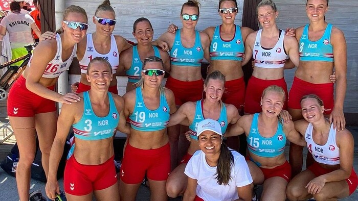 Раніше штрафували. У пляжний гандбол жінки тепер можуть грати у шортах